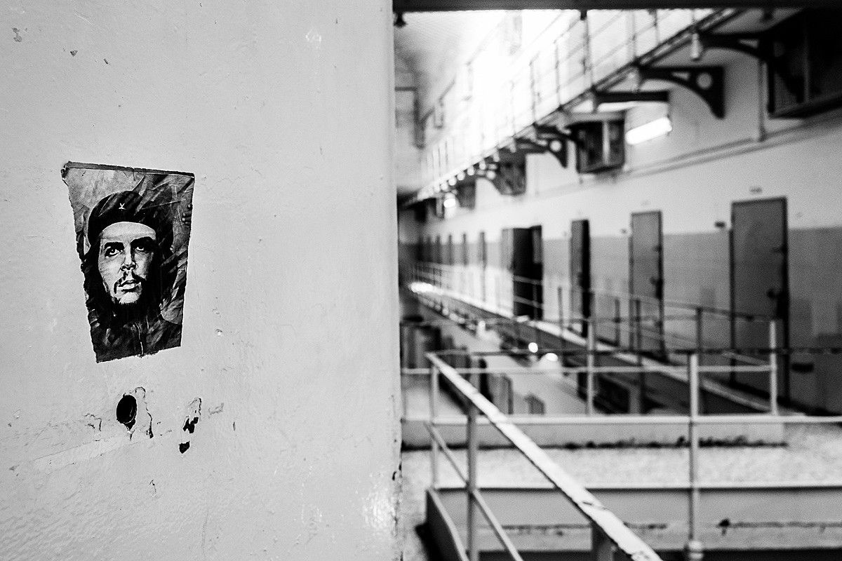 El rostre del Che enganxat a la porta d'una cela de la galeria 3