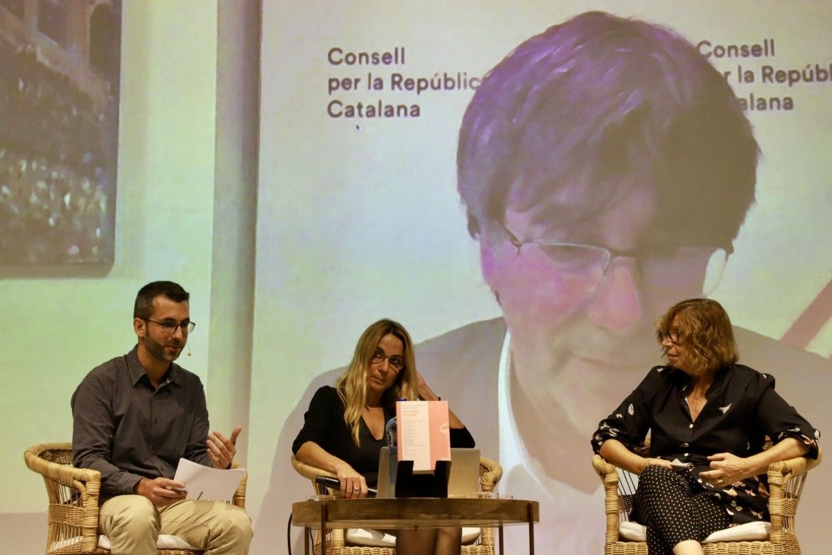 Carles Puigdemont en la presentació del llibre ''Ferides d'exili'' (Pagès Editors)