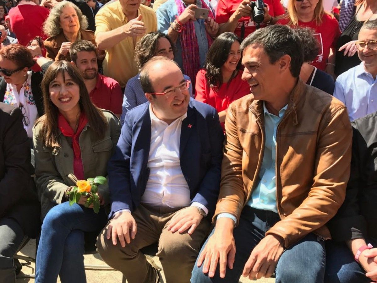 Pedro Sánchez, amb Miquel Iceta i Núria Parlon en un acte a Barcelona