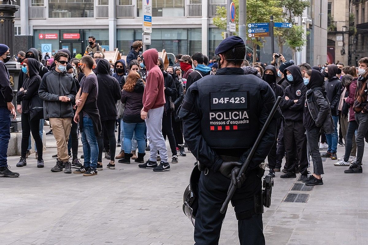 Un agent dels Mossos en una manifestació a Barcelona