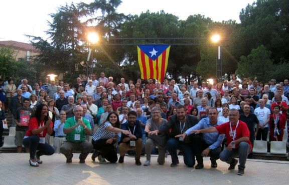Imatge del selfie que s'han fet els voluntaris de Junts pel Sí a l'amfiteatre dels jardinets de l'antiga Caixa Sabadell