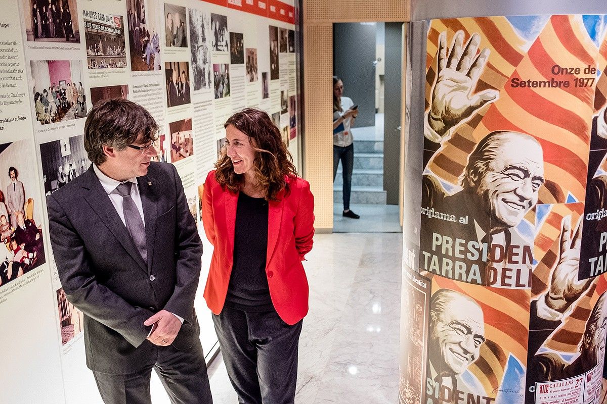 Carles Puigdemont i Mercè Conesa, aquest dimarts a l'exposició en record de Tarradellas
