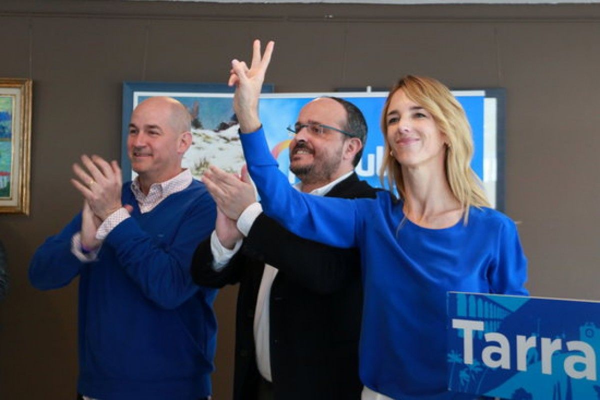 Jordi Roca, cap de llista del PP per Tarragona, Alejandro Fernández i Cayetana Álvarez de Toledo avui a Salou. 