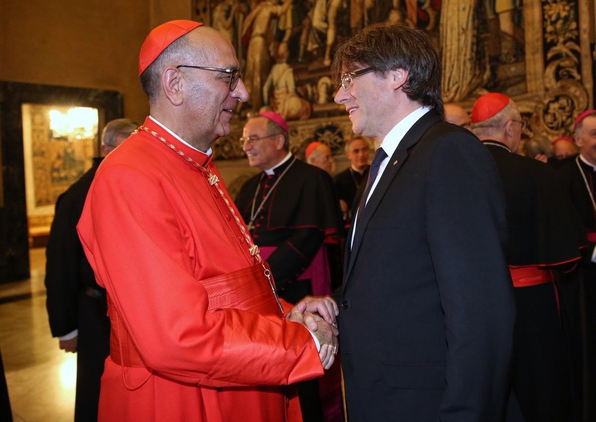 El ja cardenal Juan José Omella amb Carles Puigdemont