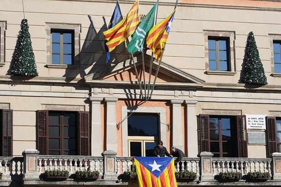 A l'Ajuntament de Ripoll no hi ha la bandera espanyola