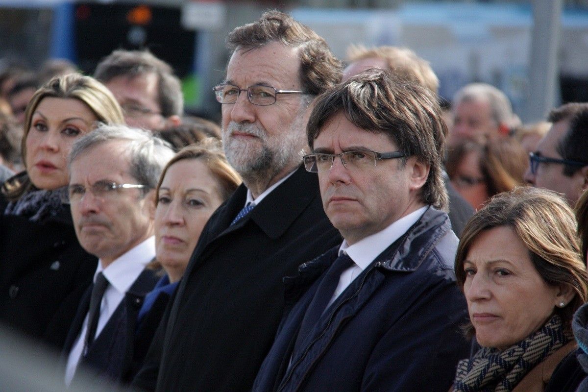Ana Pastor, al costat de Rajoy i Puigdemont