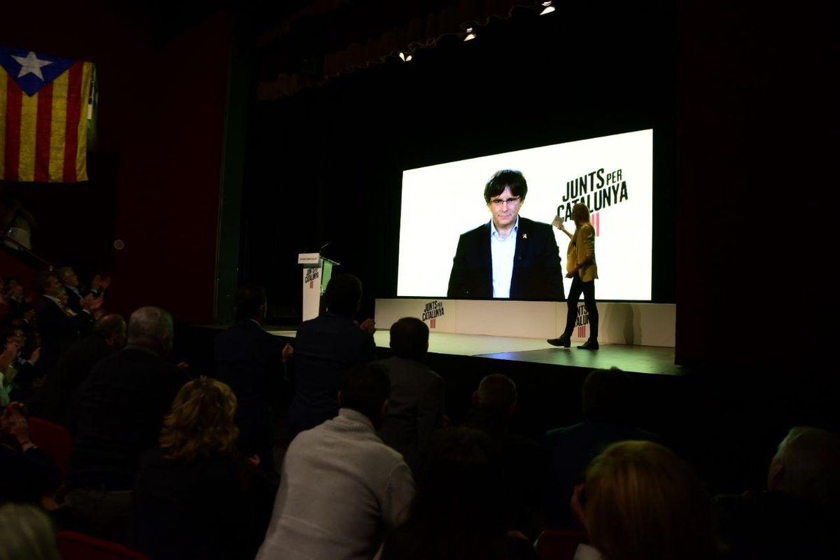Carles Puigdemont, des de Brussel·les, ha intervingut en el míting final de JxCat a Tarraoona