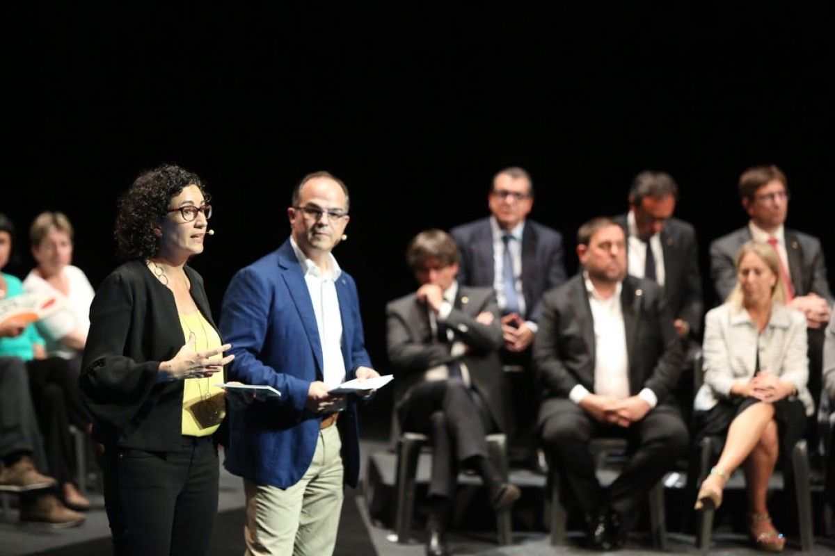 Marta Rovira i Jordi Turull a l'acte de presentació de les garanties del referèndum
