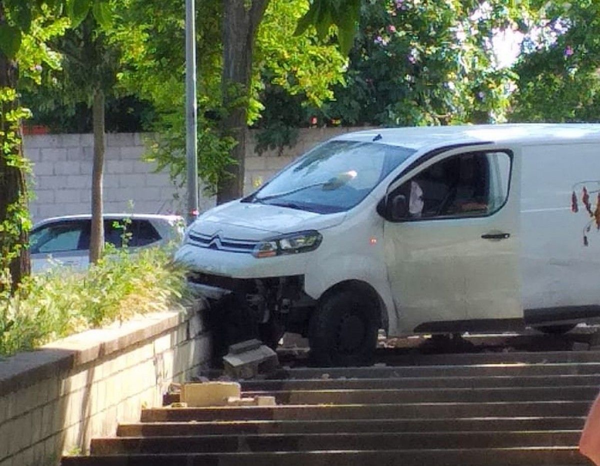 El vehicle caigut unes escales avall 