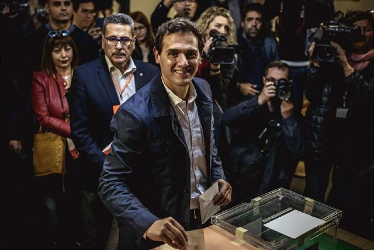 Albert Rivera aquest diumenge votant a l'Hospitalet de Llobregat.