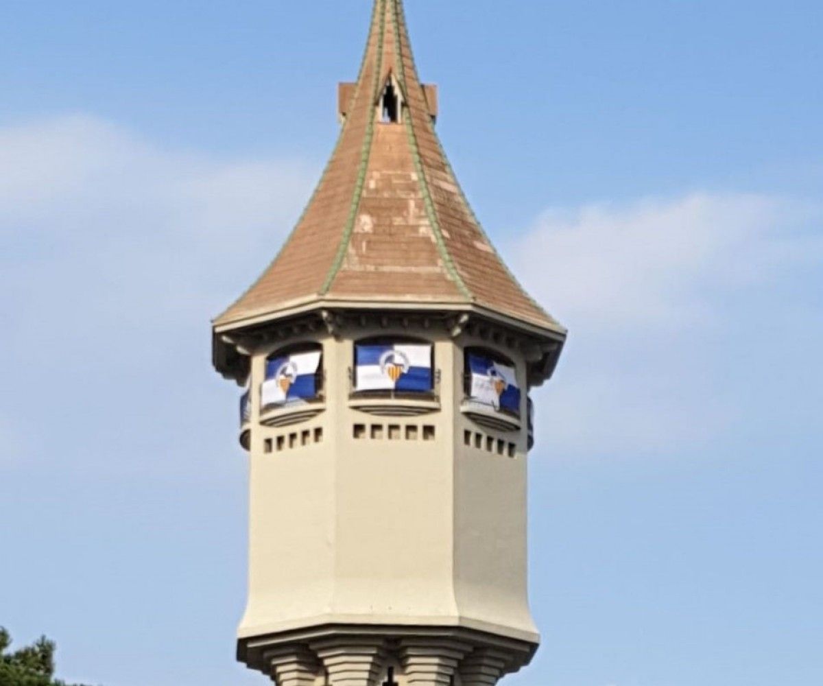 Les banderes del CE Sabadell a la Torre de l'Aigua