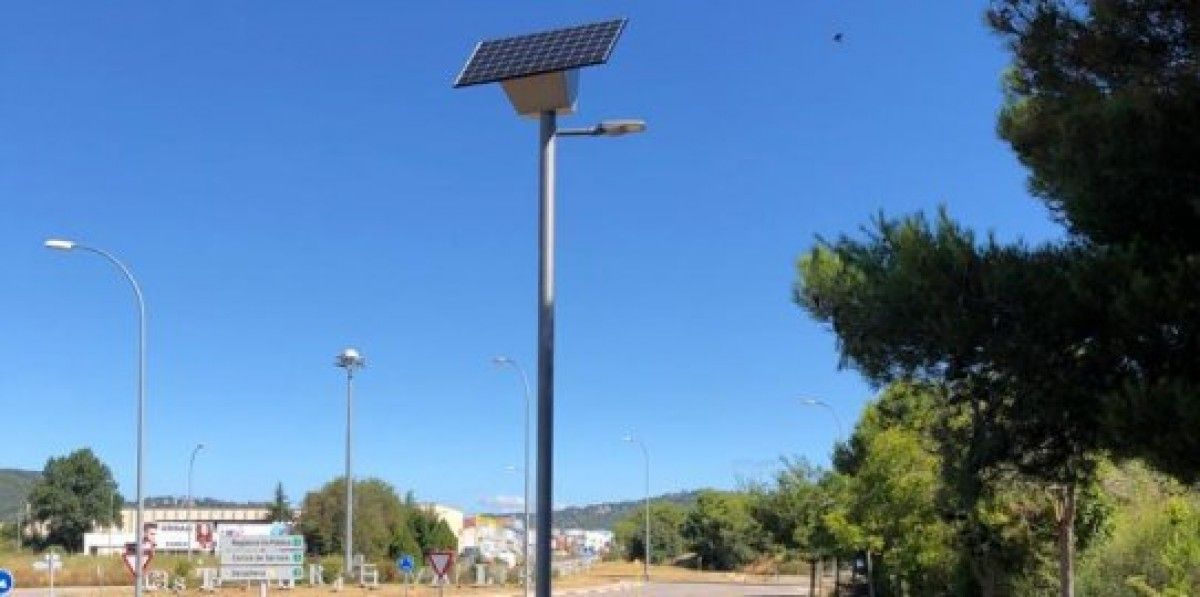 Punts de llum amb energia solar a Castellar. 