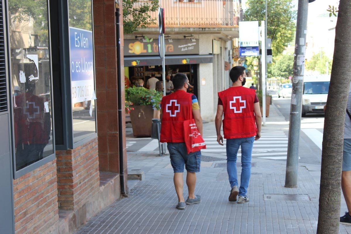 Voluntaris de la Creu Roja a Castellar. 