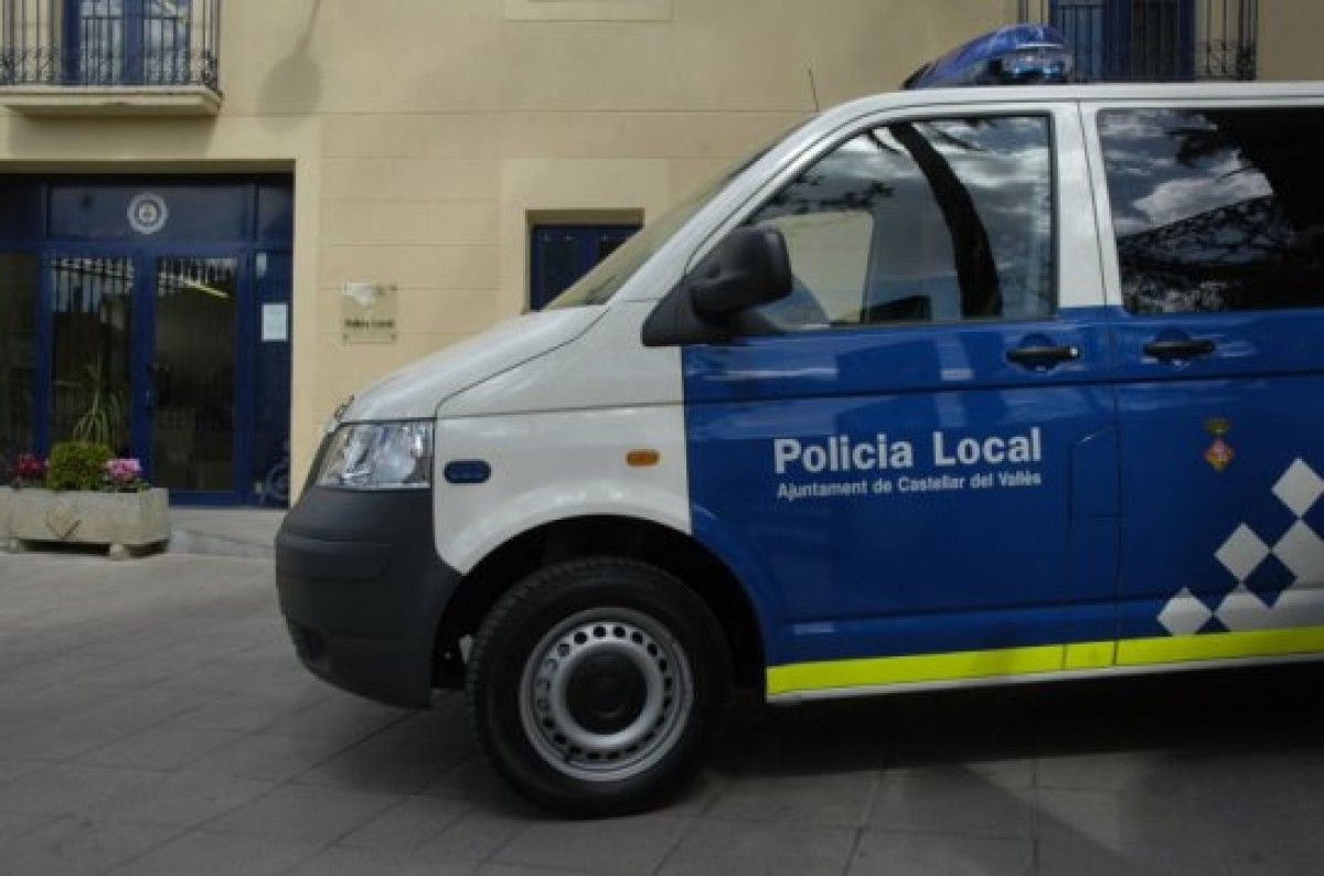 Un vehicle de la Policia Local de Castellar.
