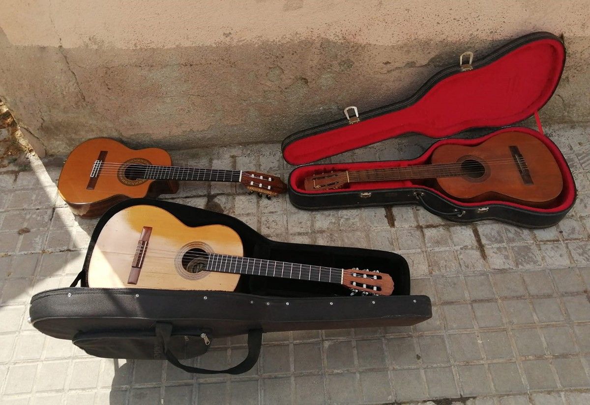 Les guitarres recuperades per la policia catalana 