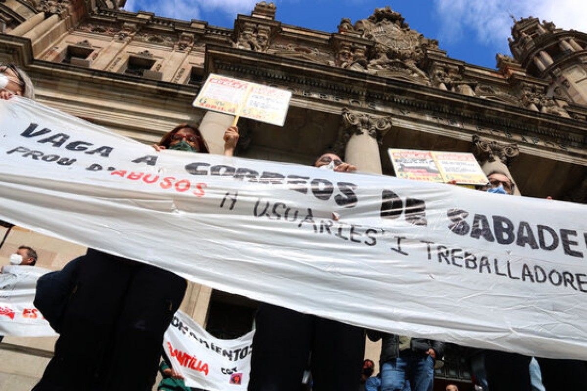 La protesta a la seu de Correus, a Barcelona