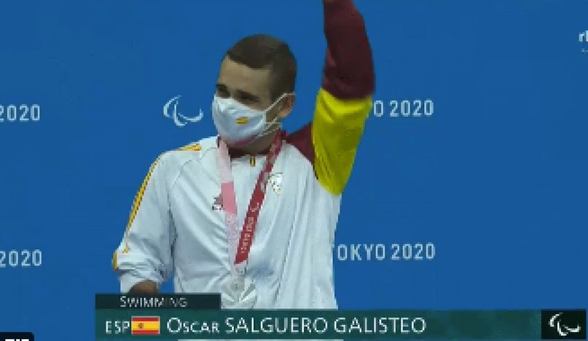 Salgedo, emocionat amb la plata penjada del coll