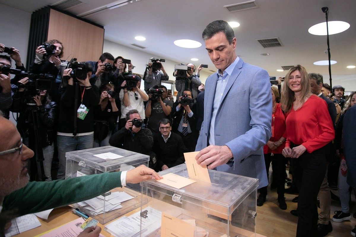 El líder del PSOE, Pedro Sánchez, votant aquest diumenge