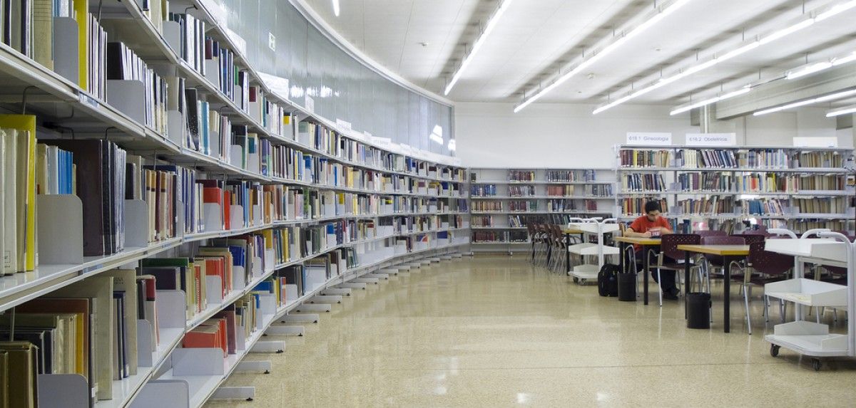 Una biblioteca del campus de la UAB 