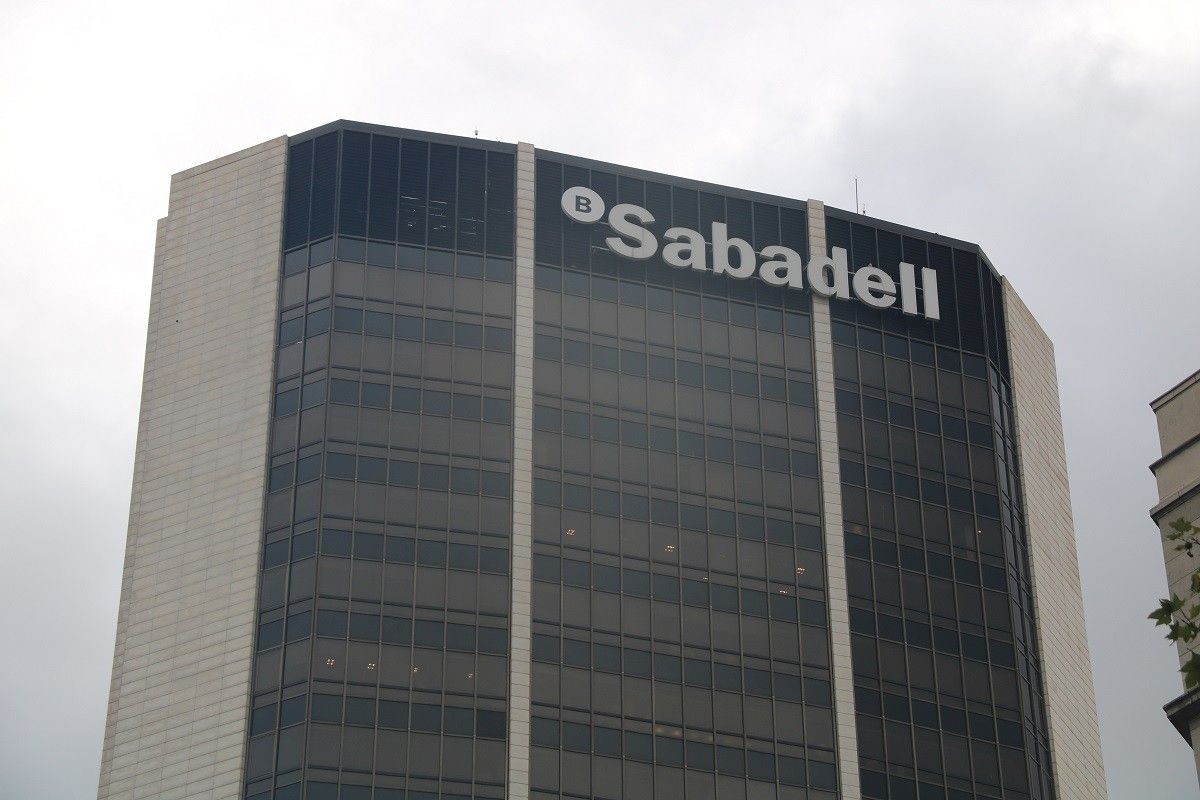 La façana de la seu del Banc Sabadell.