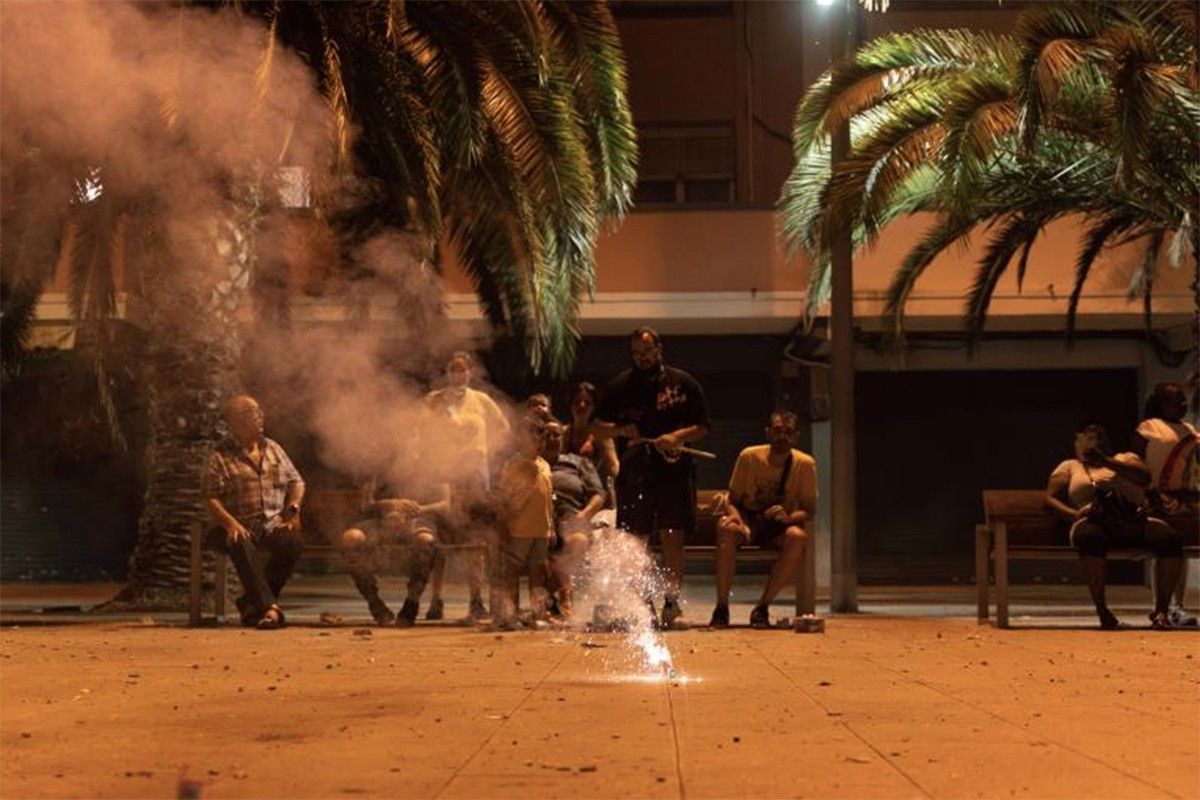 Sabadellencs celebren la revetlla de Sant Joan