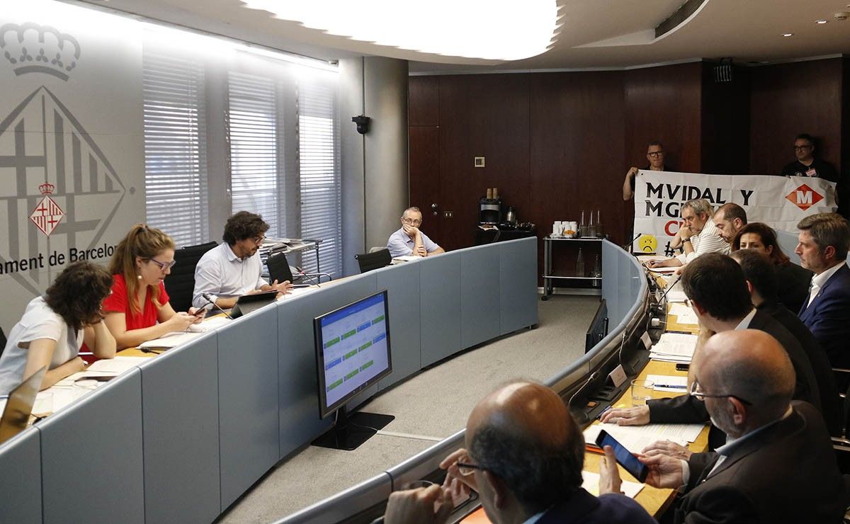 La comissió de Mobilitat de l'Ajuntament durant el debat de la reprovació de Mercedes Vidal 