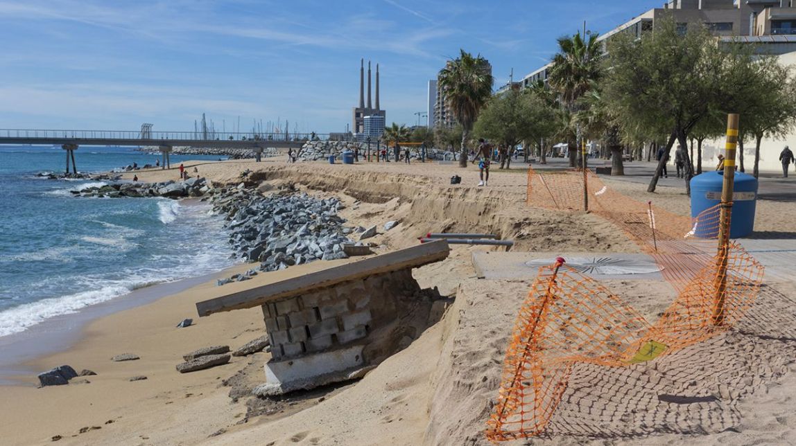 LA FOTO | El temporal Nelson torna a mostrar la fragilitat de les platges catalanes: l'Estat estudia declarar l'emergència