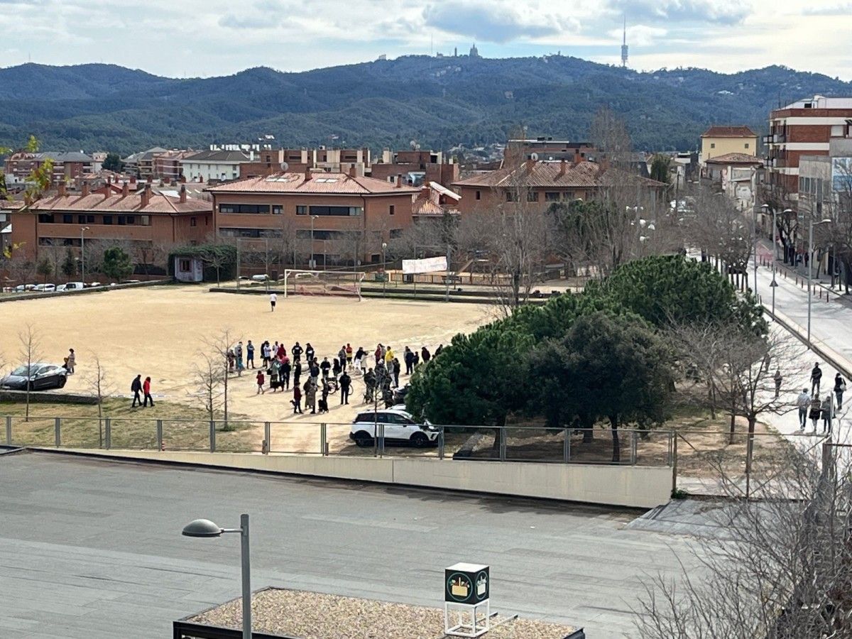 Imatge de la protesta d'aquest diumenge als terrenys del camp de futbol