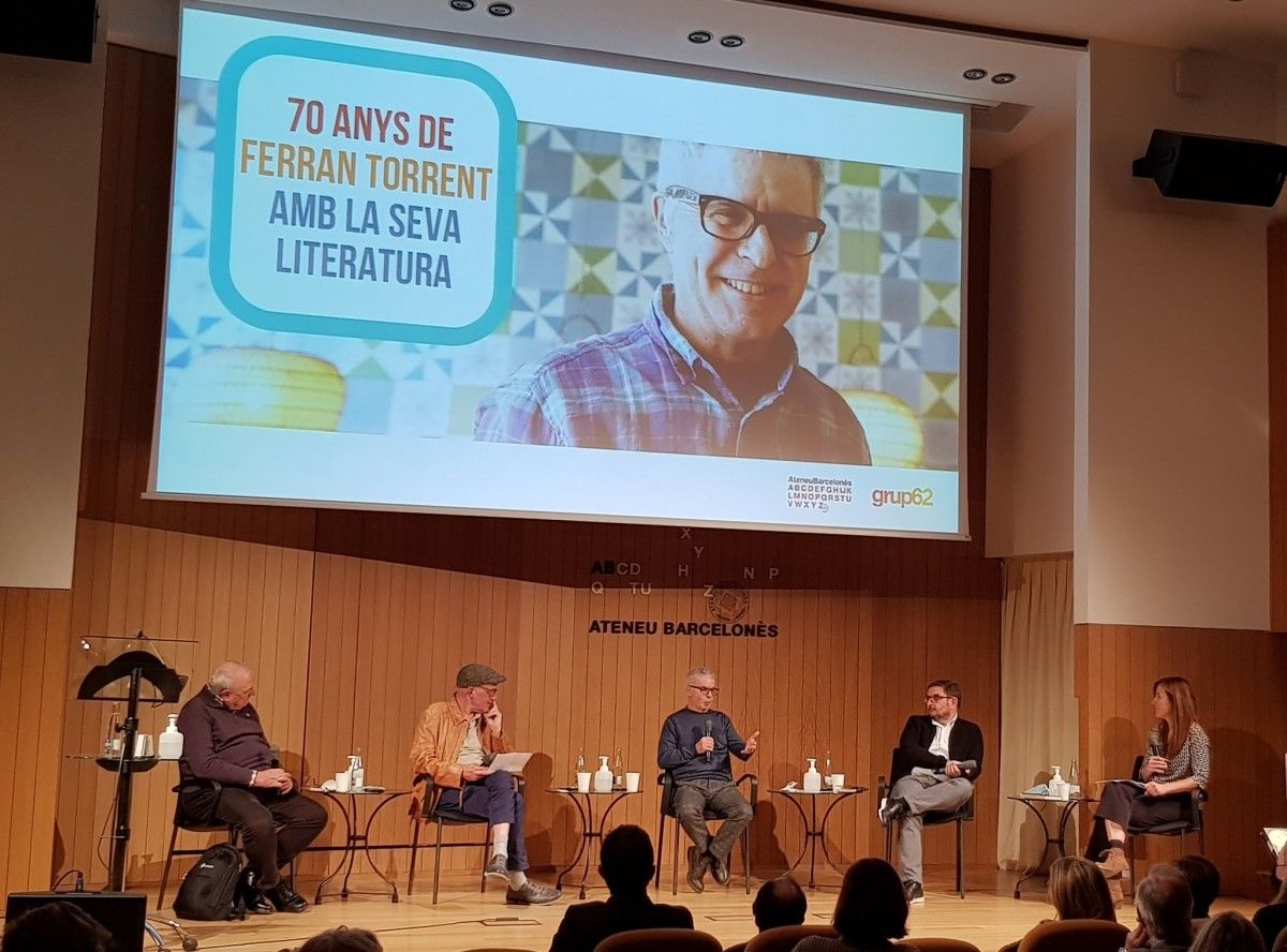 Joan Josep Isern, Ponç Puigdevall, Ferran Torrent, Xavier Aliaga i Laura Serra. 