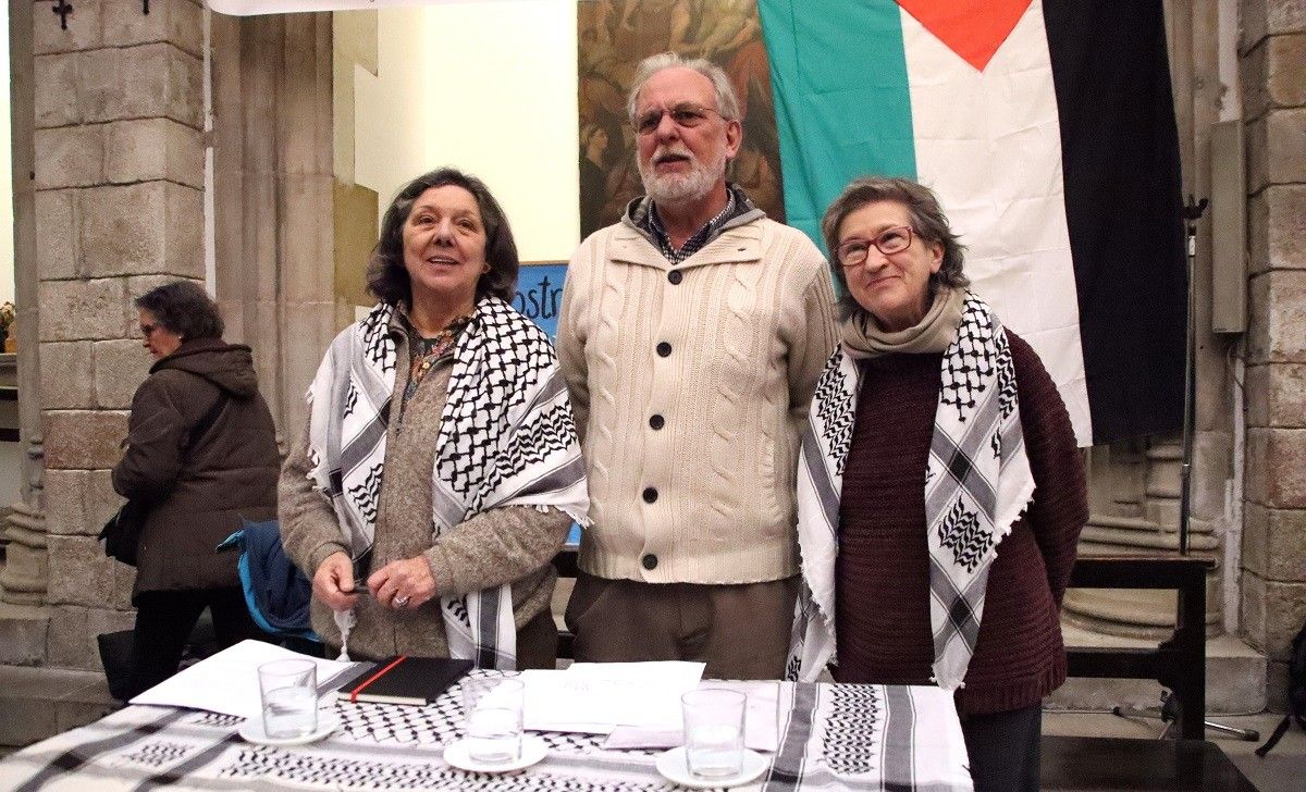 Els tres activistes, en el primer dia de la vaga de fam