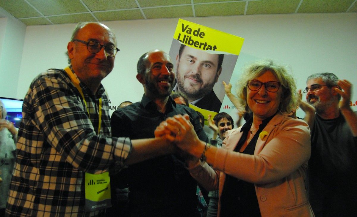 Fontdevila, Aloy i Cortès celebrant els resultats a la seu d'ERC Manresa