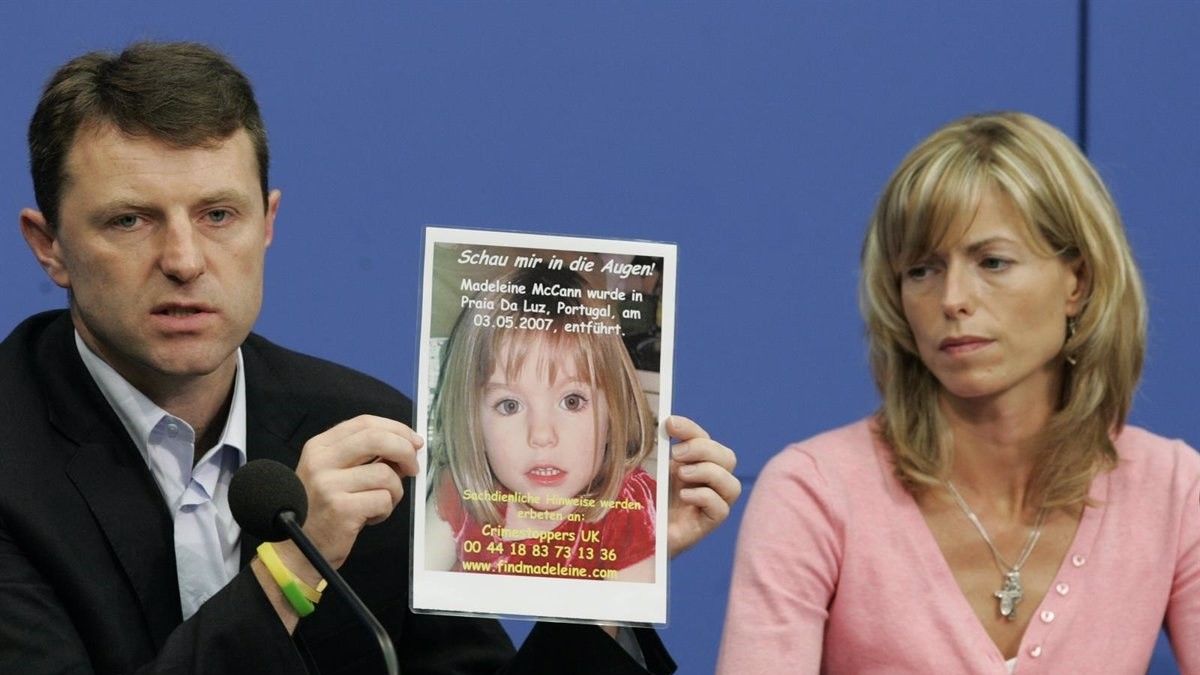 Kate i Gerry McCann, amb una foto de la seva filla desapareguda