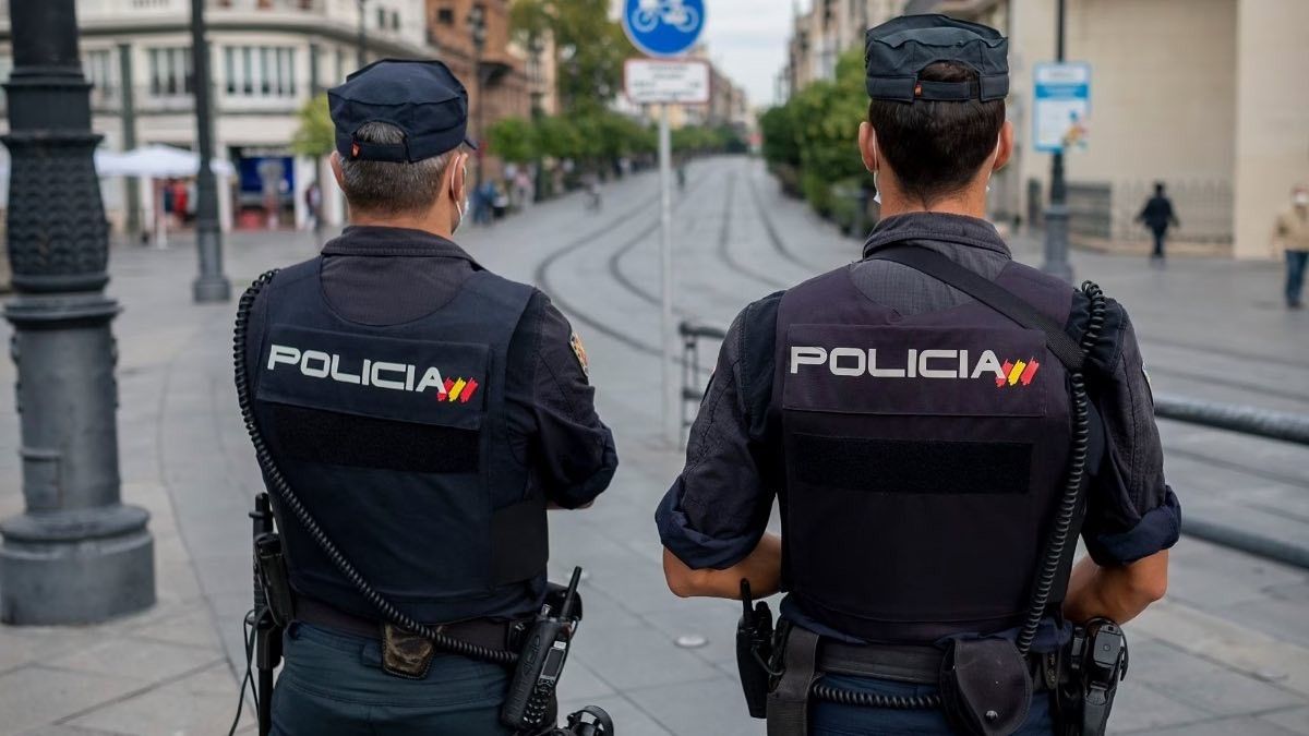 Dos agents de la policia espanyola, en una imnatge d'arxiu