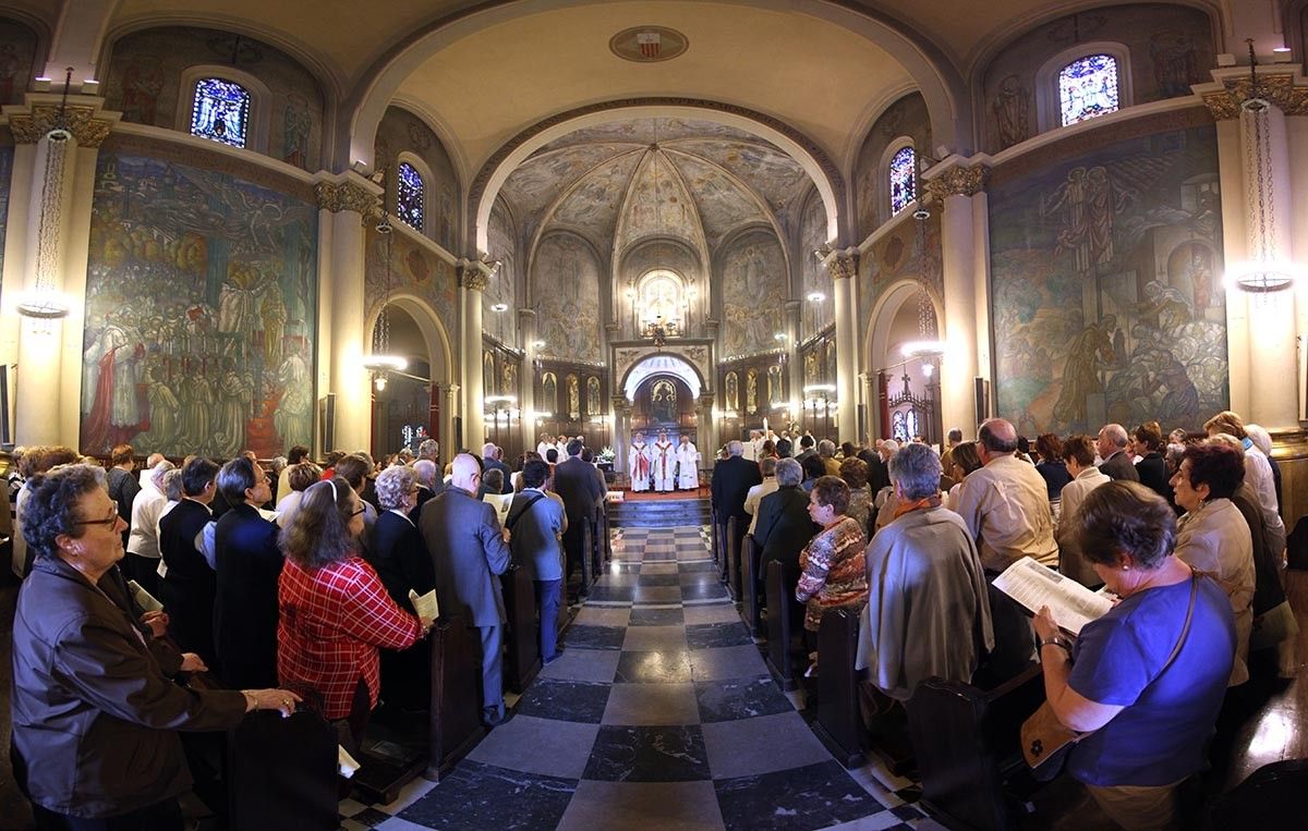 Interior del Santuari de La Salut en plena missa
