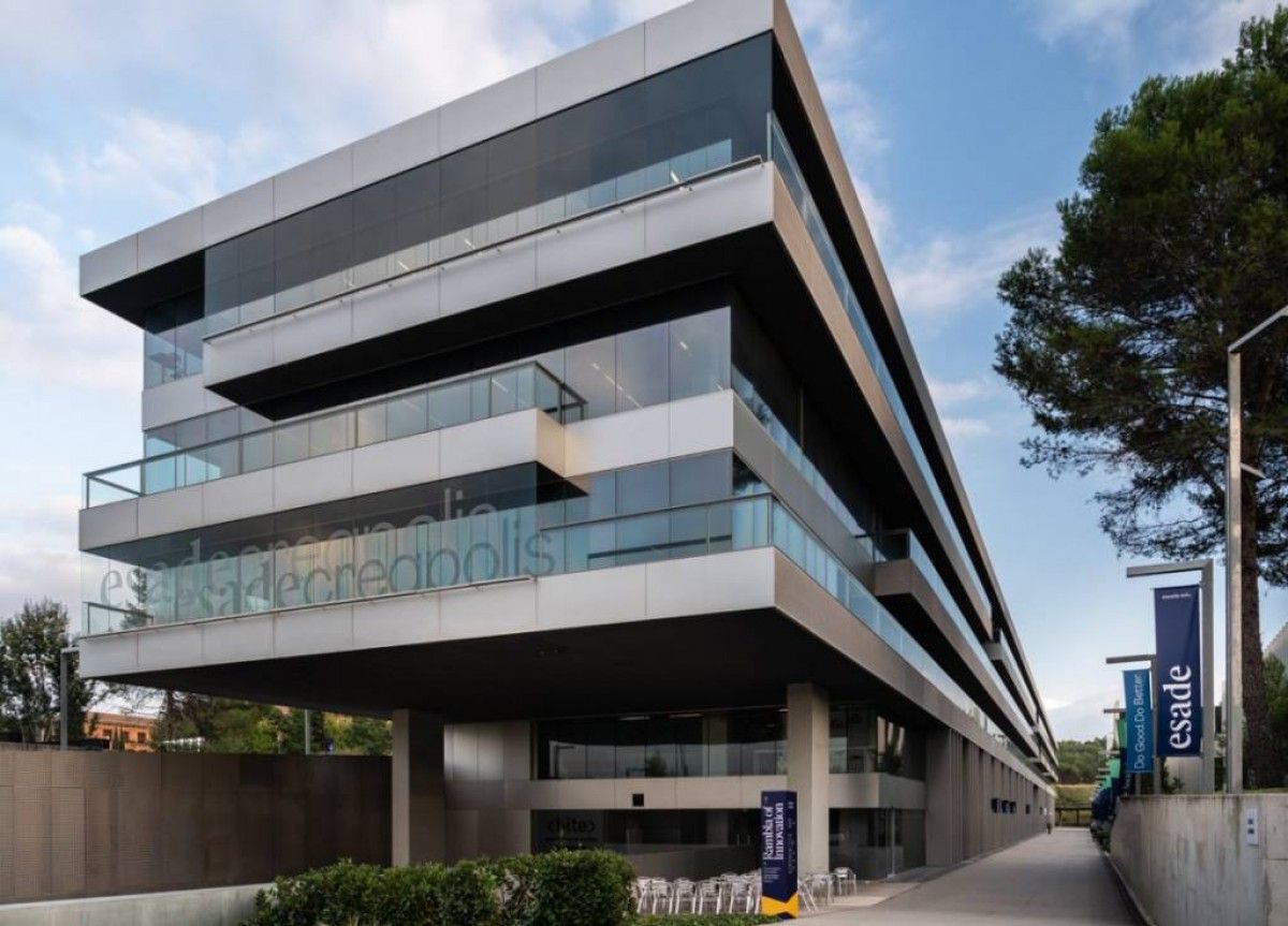 El complex de l'escola de negocis s'ubica a Sant Cugat del Vallès