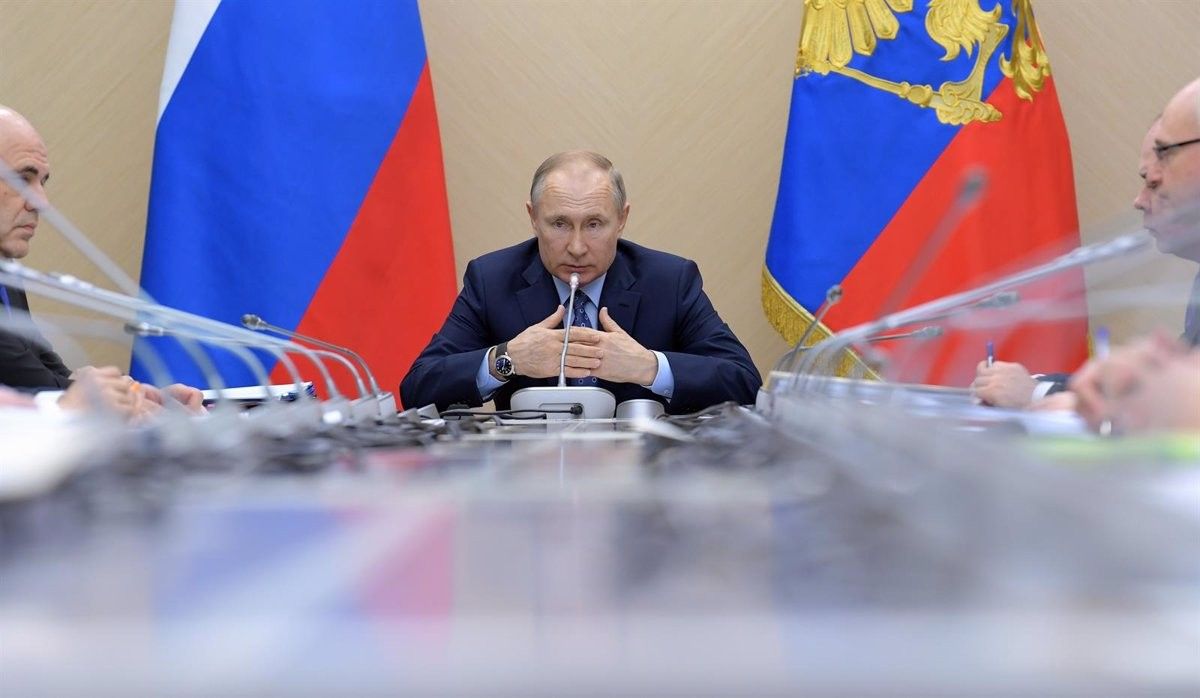 Vladímir Putin, en una reunió amb el seu equip al Kremlin.