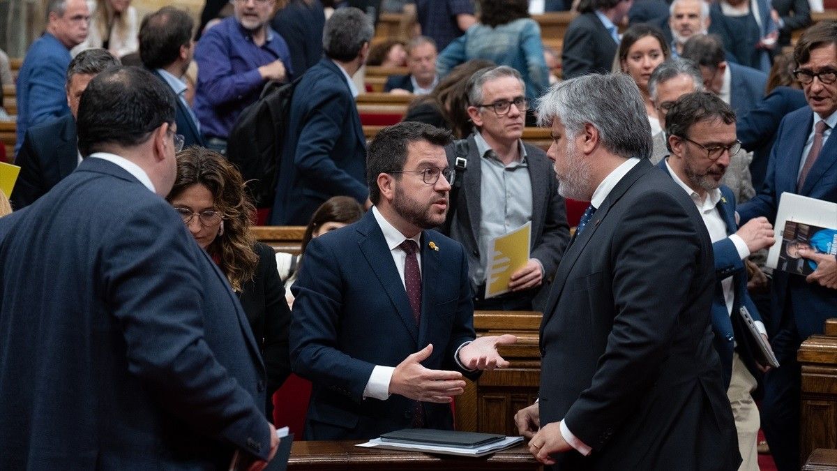 Pere Aragonès i Albert Batet, al Parlament.