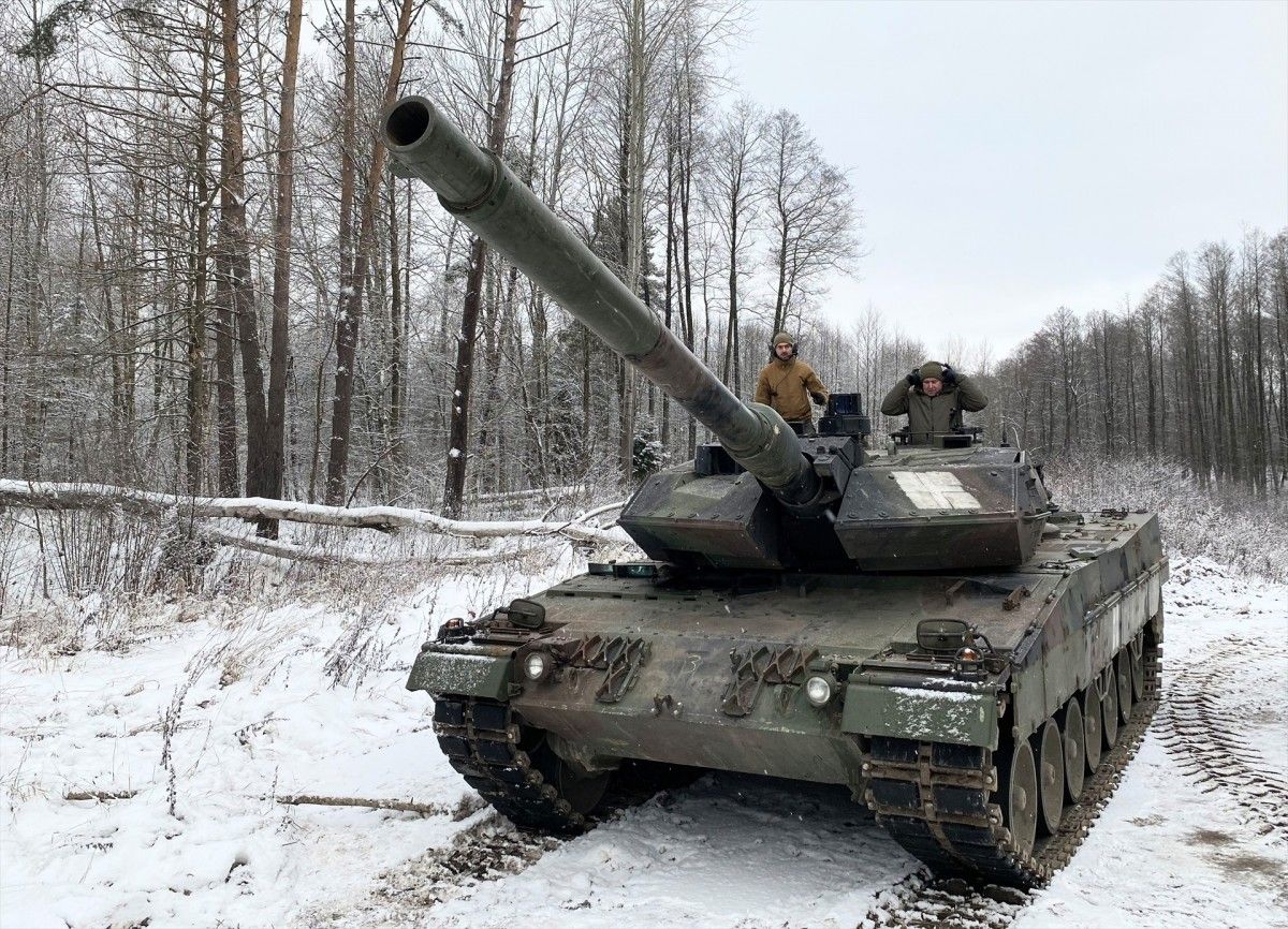 Tancs Leopard 2 reparats a Lituània en funcionament a Ucraïna.