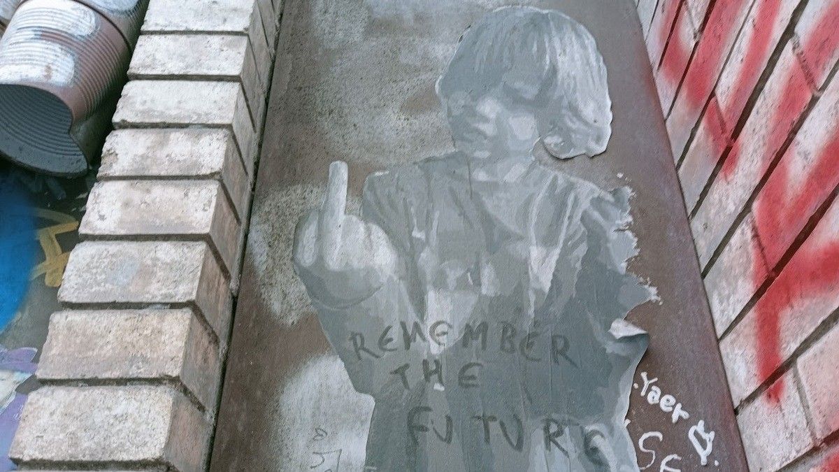 Futur, grafiti en un carrer del Raval de Barcelona
