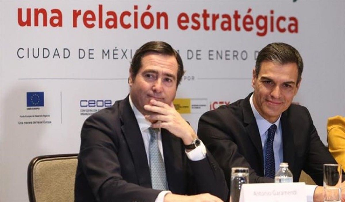 El president de la CEOE, Antonio Garamendi, amb Pedro Sánchez.