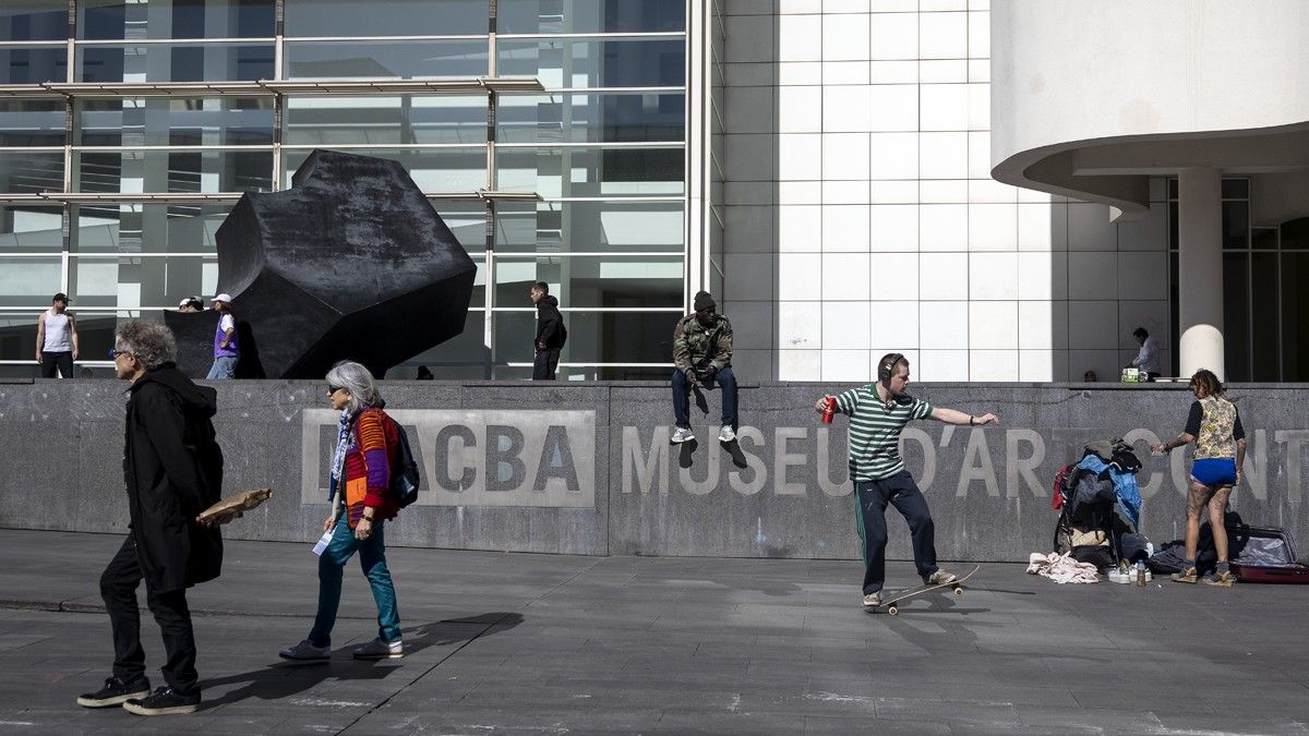 L'actual plaça dels Àngels, davant del Macba