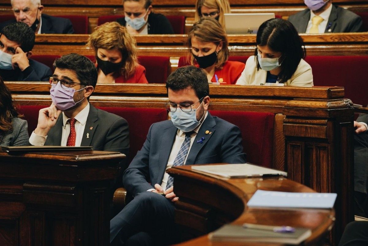 Aragonès i Puigneró, al Parlament.
