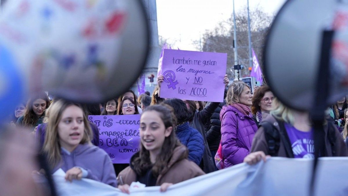 Les dones s'alcen al carrer contra les desigualtats