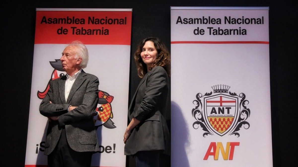 Albert Boadella i Isabel Díaz Ayuso durant l'acte de Tabàrnia.