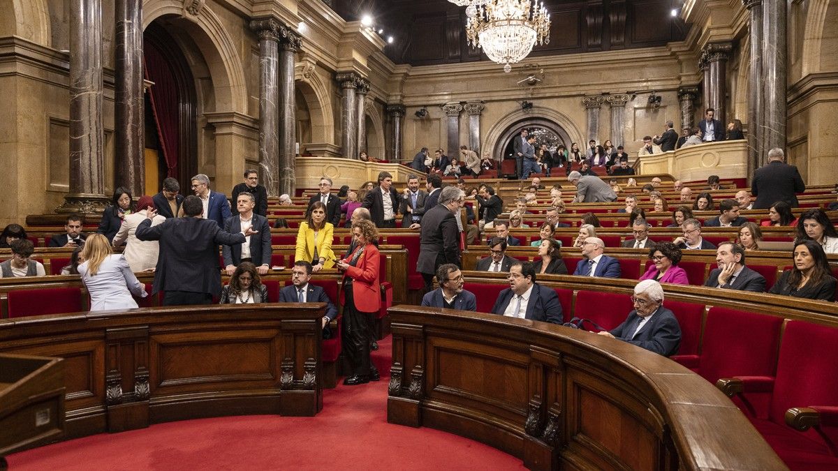 El ple del Parlament, poques hores abans que Aragonès convoqués eleccions.