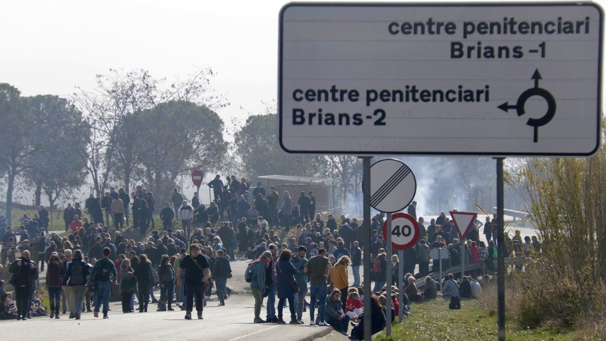 Els funcionaris de presons protesten a l'entrada de Brians