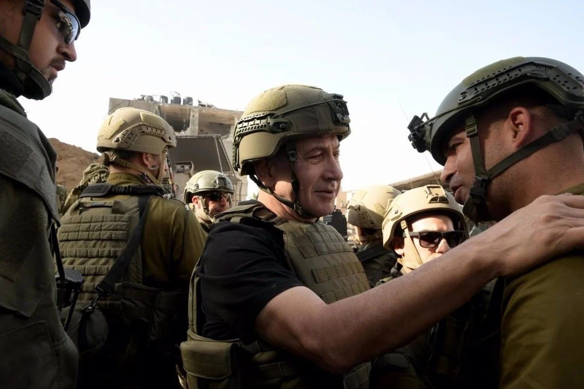 Netanyahu visita les tropes en una zona de guerra