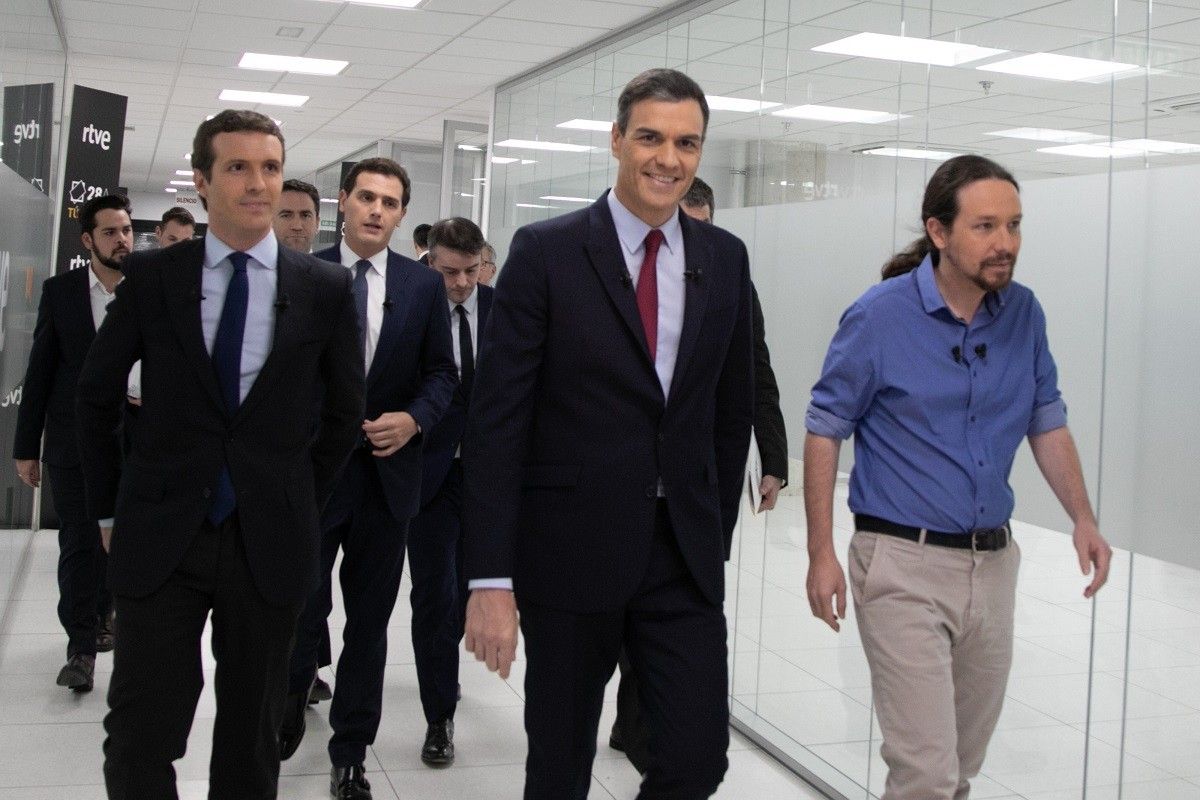 Pedro Sánchez amb Pablo Casado, Pablo Iglesias i Albert Rivera, el dia del debat a TVE