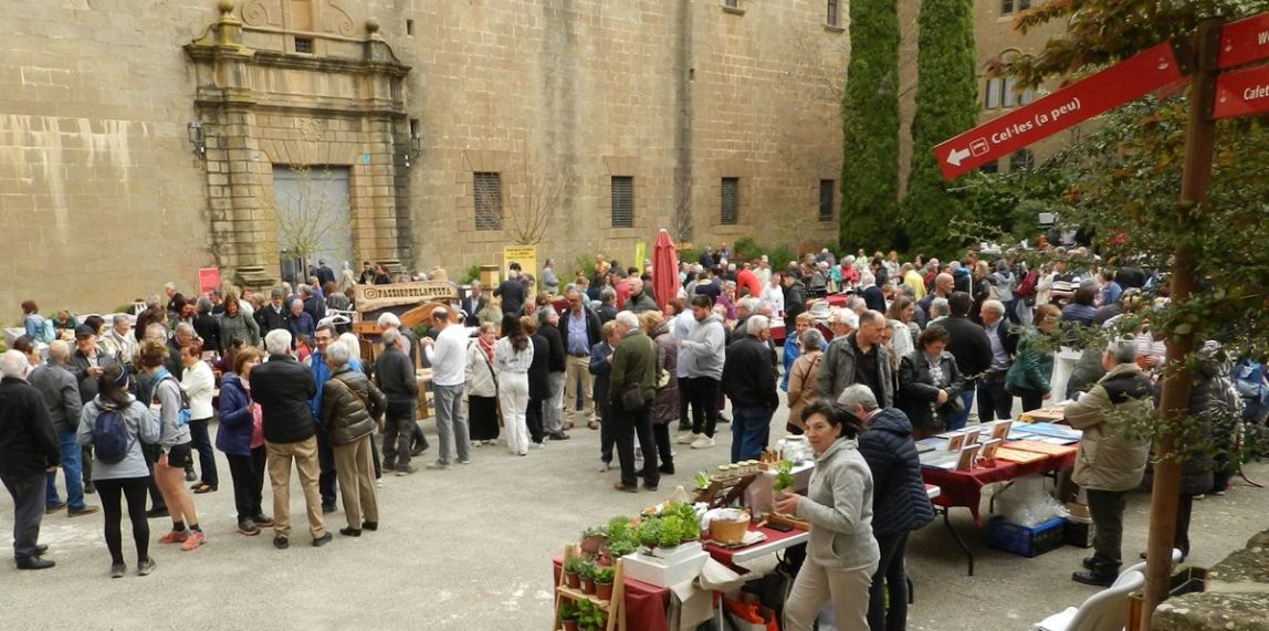 Els visitants han trobat a la fira diversos productes artesanals i de proximitat