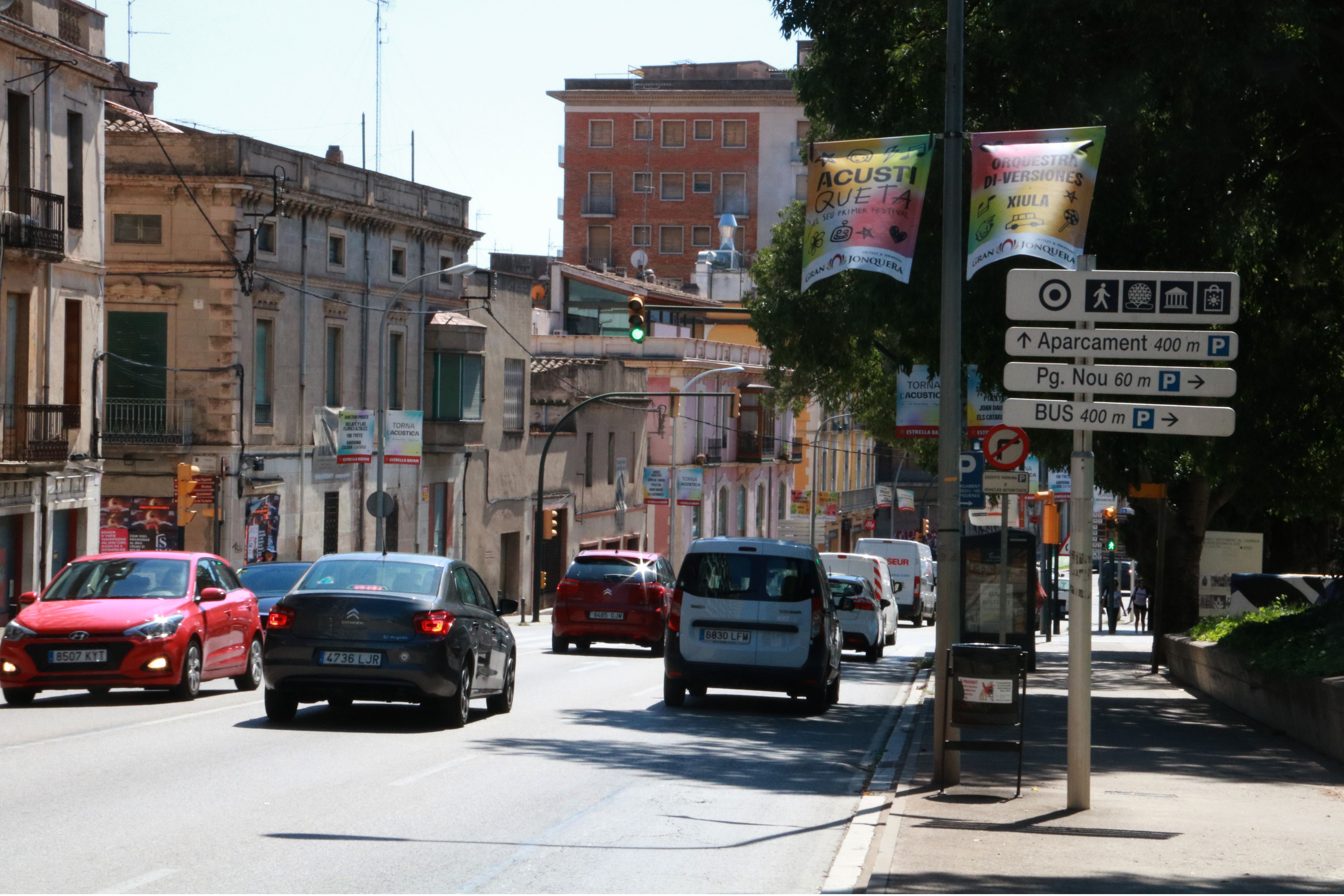 L'antiga N-II al seu pas pel centre de Figueres en un dels trams amb quatre carrils  